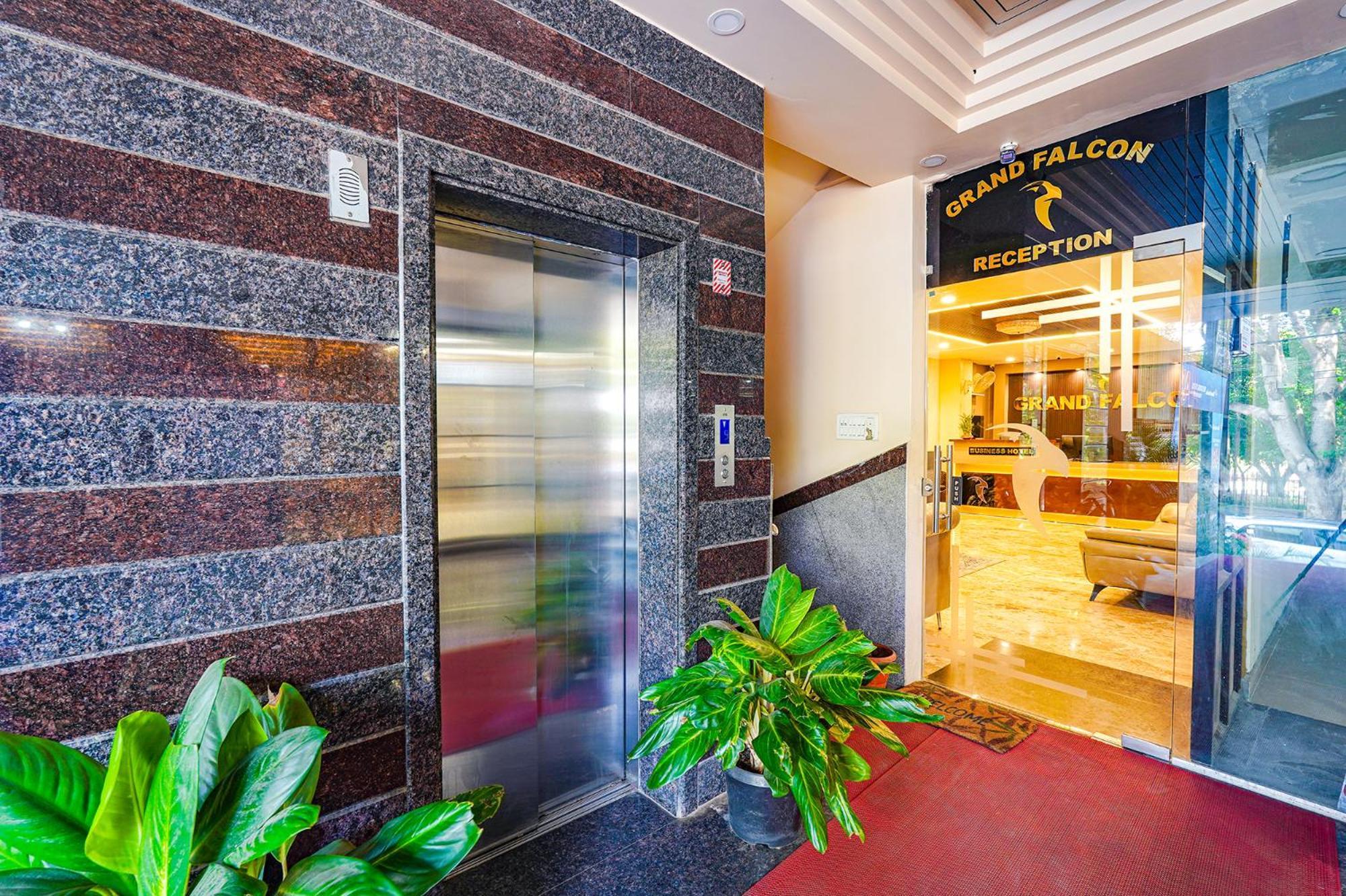 Fabhotel Grand Falcon Bangalore Eksteriør bilde